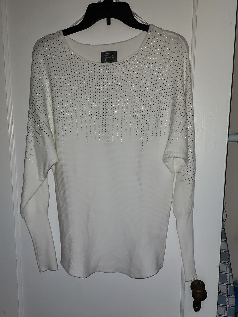 NWT Berkley Jensen Cream  Rhinestone-Studded Knit Sweater Size Small.